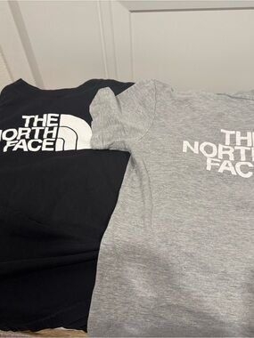 2/10$ The North Face Kids' Logo T-Shirt - Black & Gray